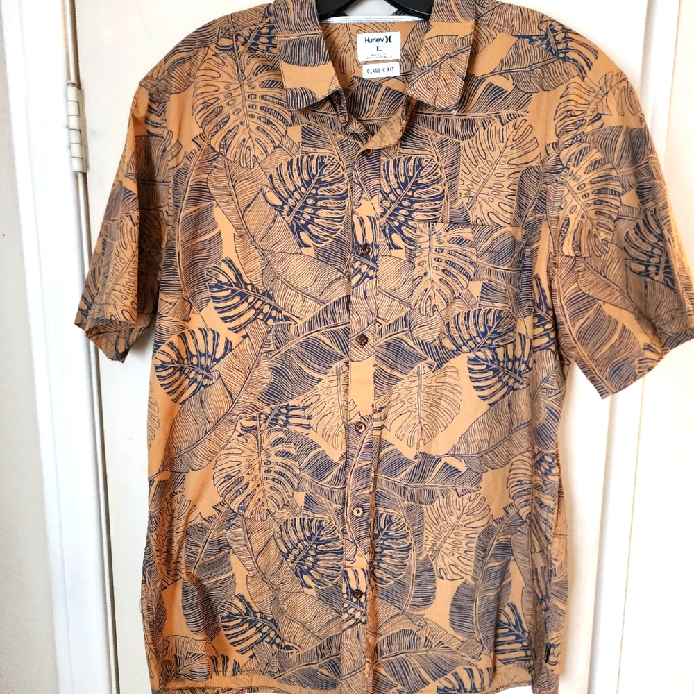 Mens XL Hurley classic fit, short sleeve button up